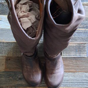 Freebird Contra Distressed  Brown Slouchy Boots NIB Size 9